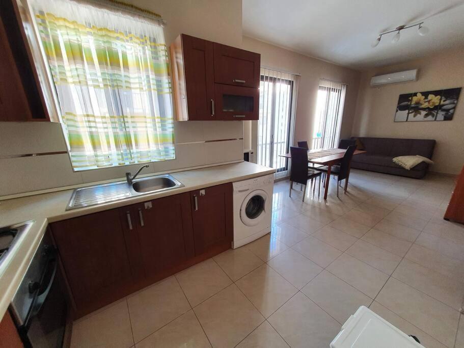 Sea Views Apartment-Wifi-Sleep 5 Marsaskala Exterior photo